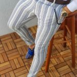 Pantalones elegantes de hombre, blancos con rayas azul marino, corte slim fit, de corte cónico - PN211
