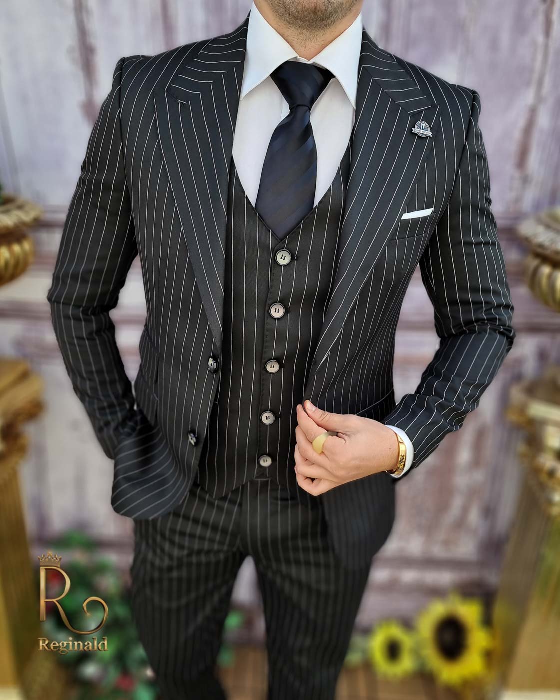 Costum de barbati Slim Fit negru cu dungi: Sacou, Vesta si Pantalon - C1411