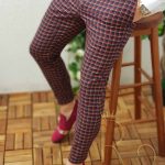 Pantalones azul marino a cuadros amarillos y rojos, de corte slim-fit y cónicos - PN244