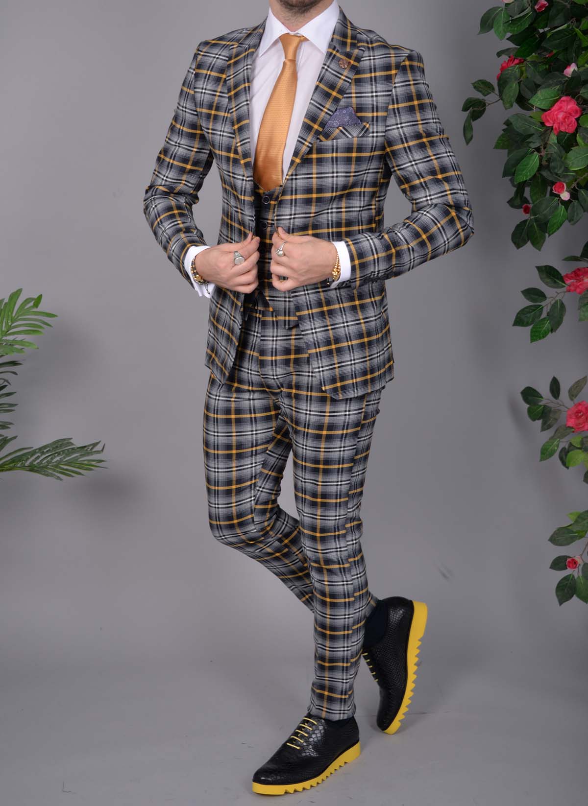 Costum in carouri de barbati slim fit: Sacou, Vesta, Pantalon - C1521