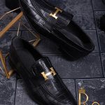 Black crocodile-textured leather loafers - P700