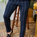 Pantalon élégant pour homme, coupe slim, bleu marine à rayures - PN413