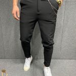 Pantalones informales de hombre, negros, de corte ajustado, cónicos con cadena - PNT103