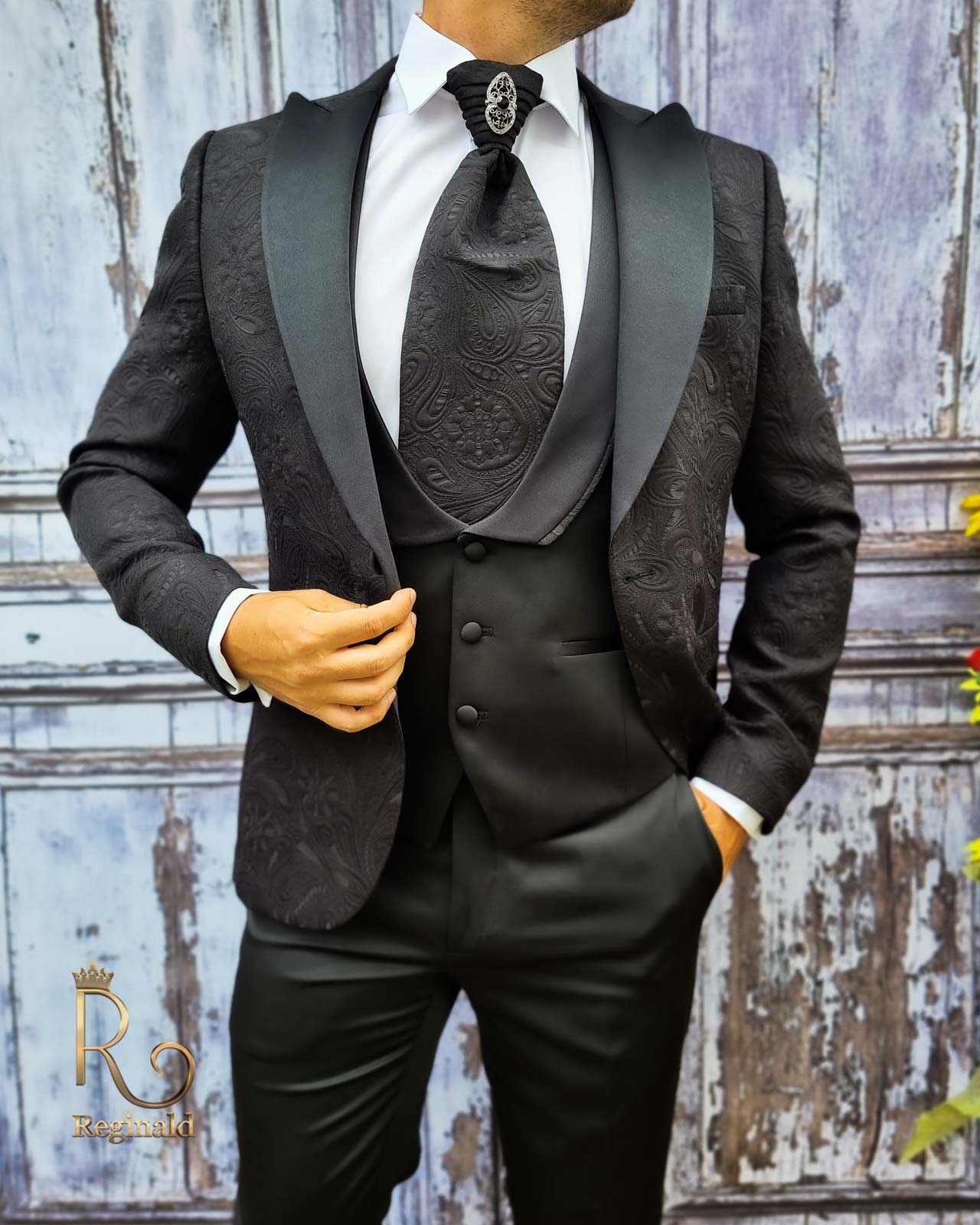 Costum de barbati negru, Colectia Ceremonie, Sacou-Vesta-Pantalon-Cravata - C1895