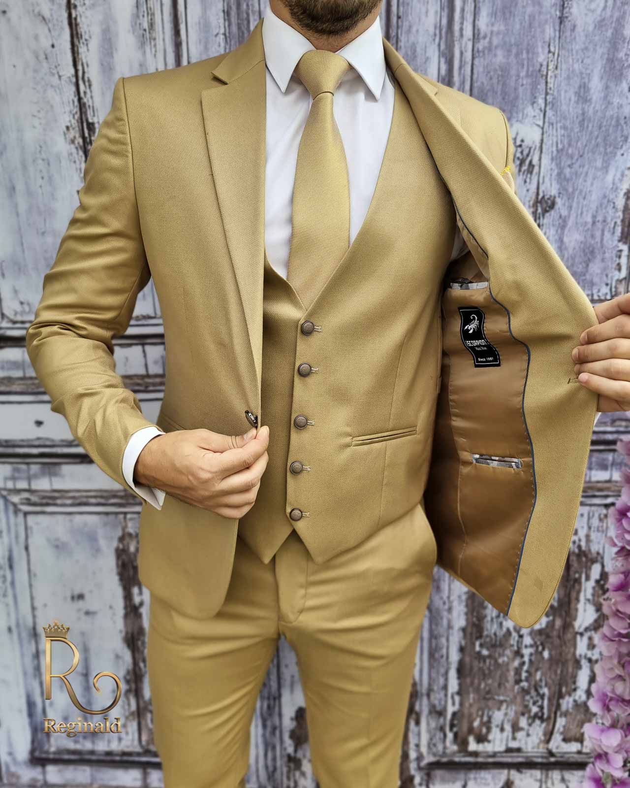 Costum de barbati, Sacou cappucino, Vesta si Pantalon slim-fit- C2023