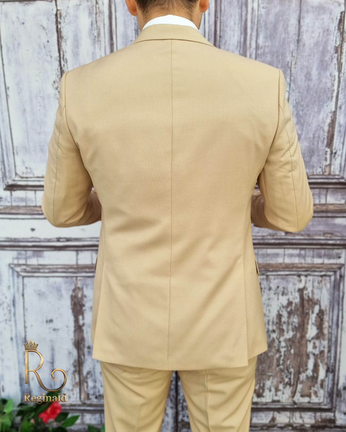 Costum crem cu butoni aurii: Sacou, Vesta si Pantalon - C3020 - imagine 5