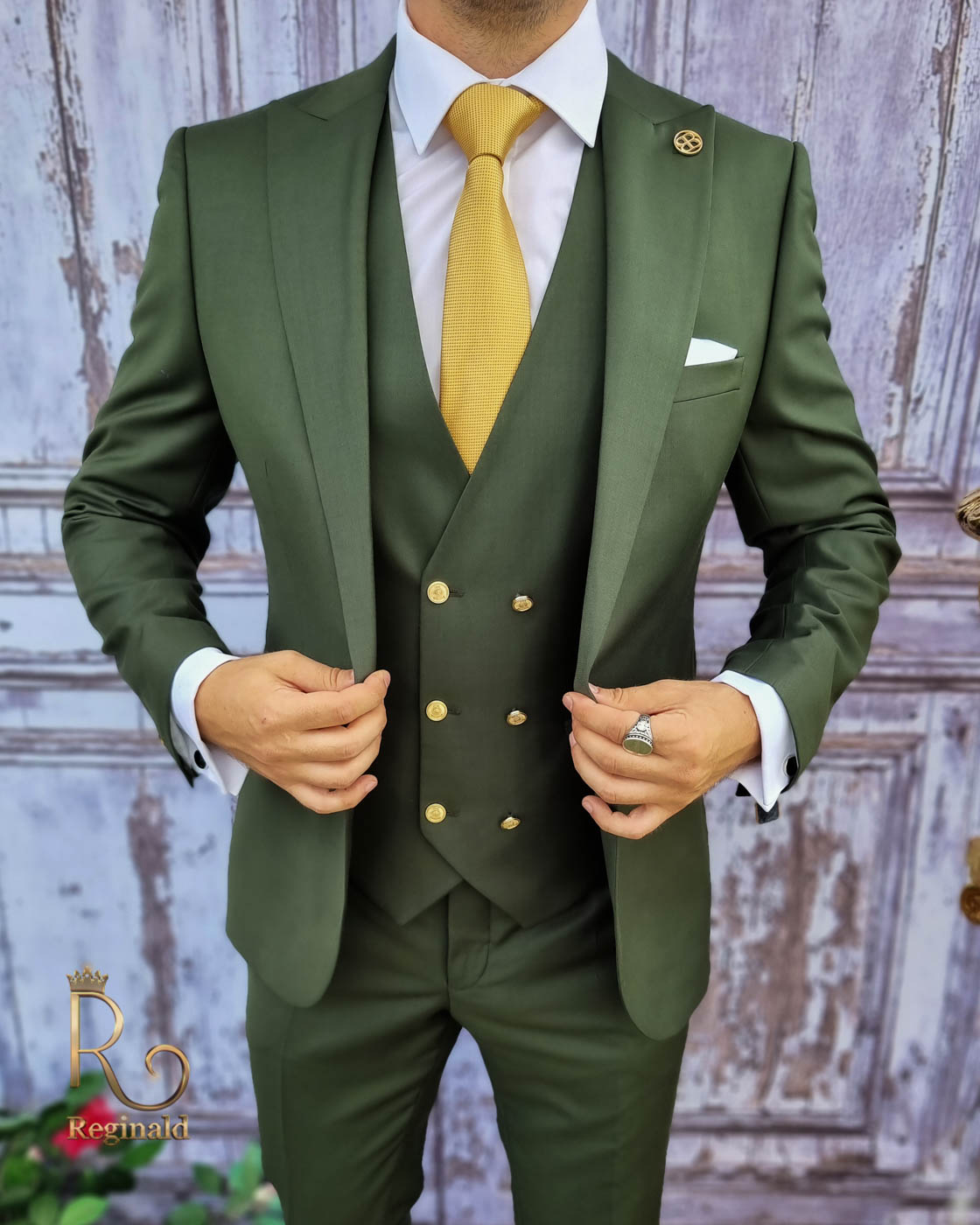 height Emulation Specifically Costum verde imperial cu nasturi metalici : Sacou, Vesta si Pantalon –  C3024 – Reginald.ro – Cel mai mare magazin de Costume barbatesti