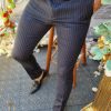 Pantaloni de barbati bleumarin in dungi aurii,croiala slim-fit, conici si elastici - PN545