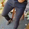 Pantaloni de barbati bleumarin in dungi aurii, croiala slim-fit, conici - PN541