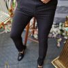 Pantaloni de barbati negri in dungi, croiala slim-fit, elastici si conici  - PN520