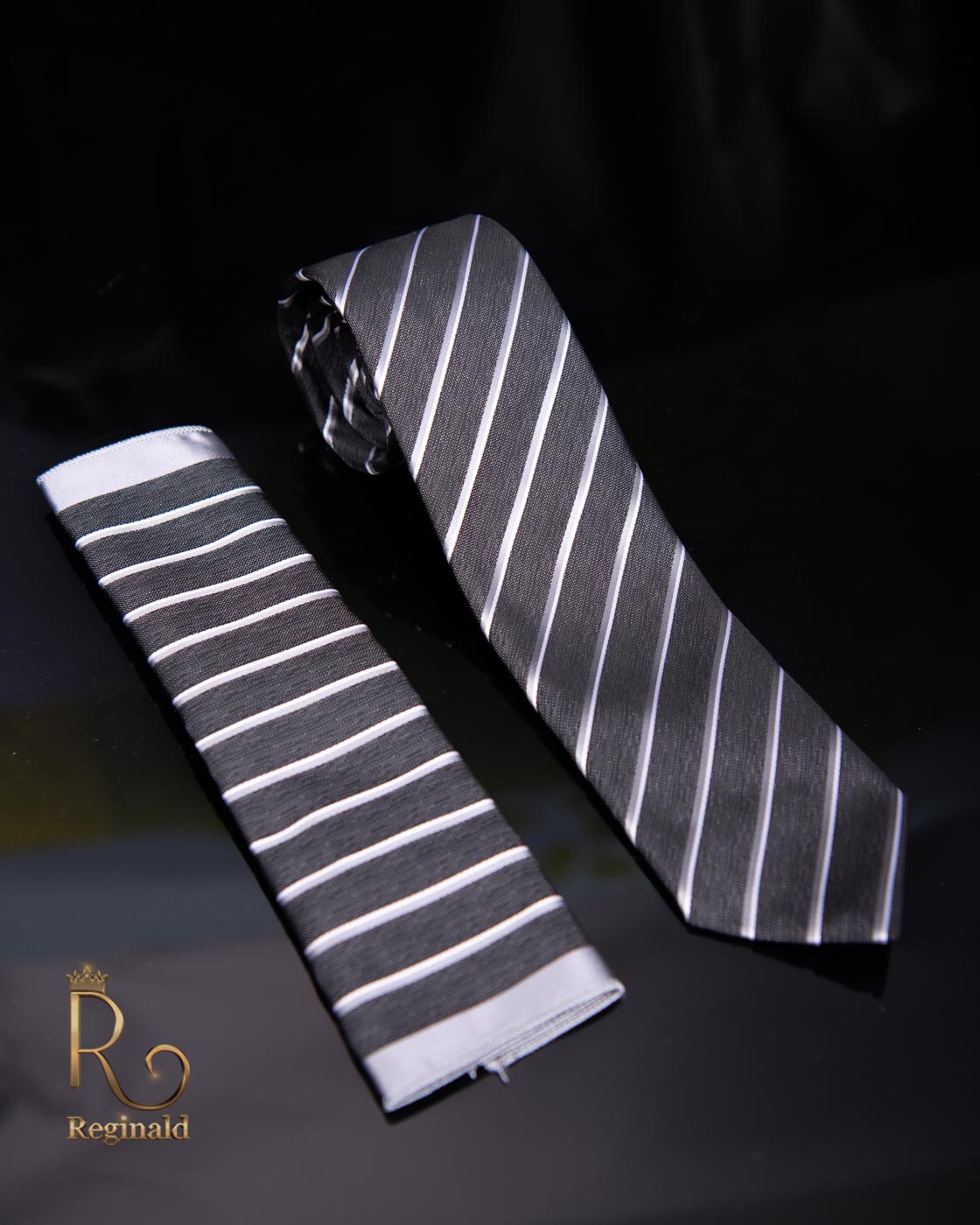 Cravata gri in dungi de barbati cu batista - CV546