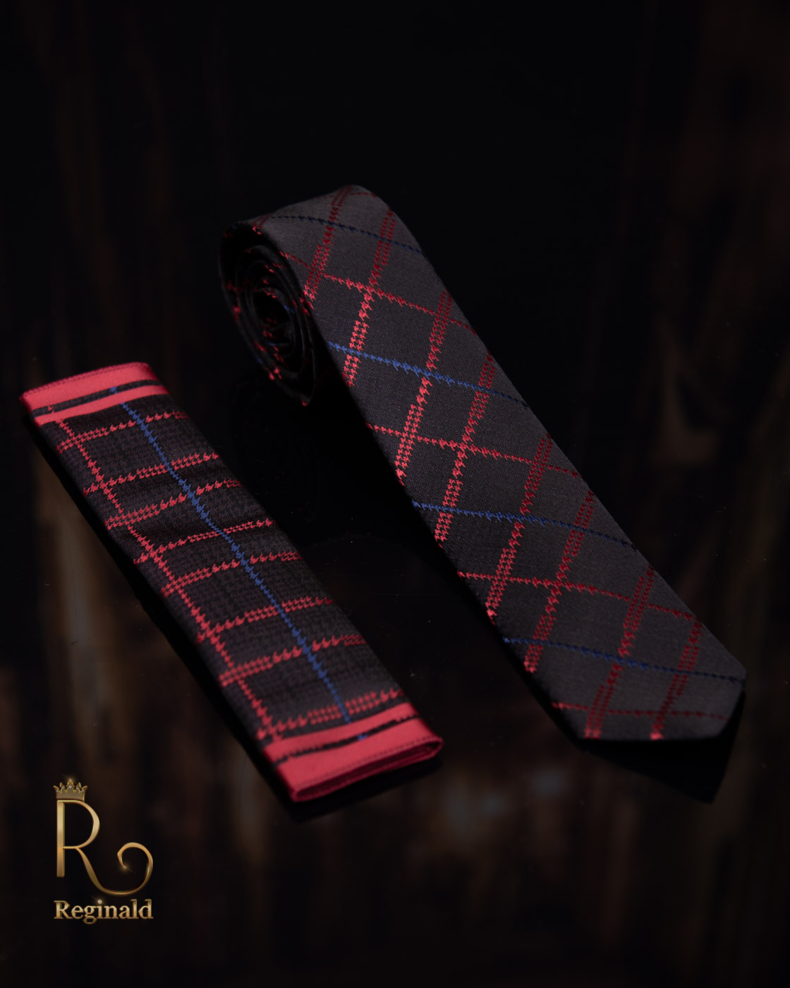 Cravata cu batista, neagra in carouri rosii/albastre - CV511