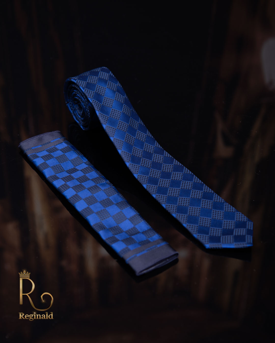 Cravata cu batista, bleumarin in patratele albastre - CV522