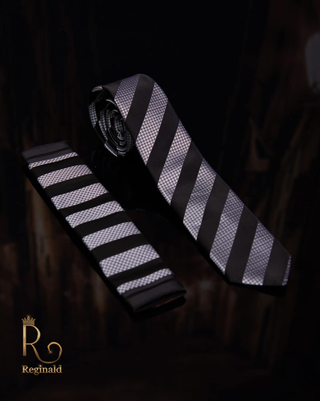 Cravata cu batista, neagra cu gri in dungi - CV516