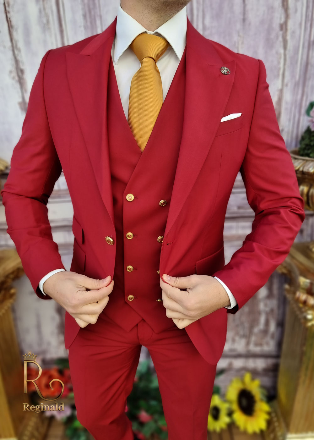 Costum visiniu deschis cu butoni aurii: Sacou, Vesta si Pantalon - C3415