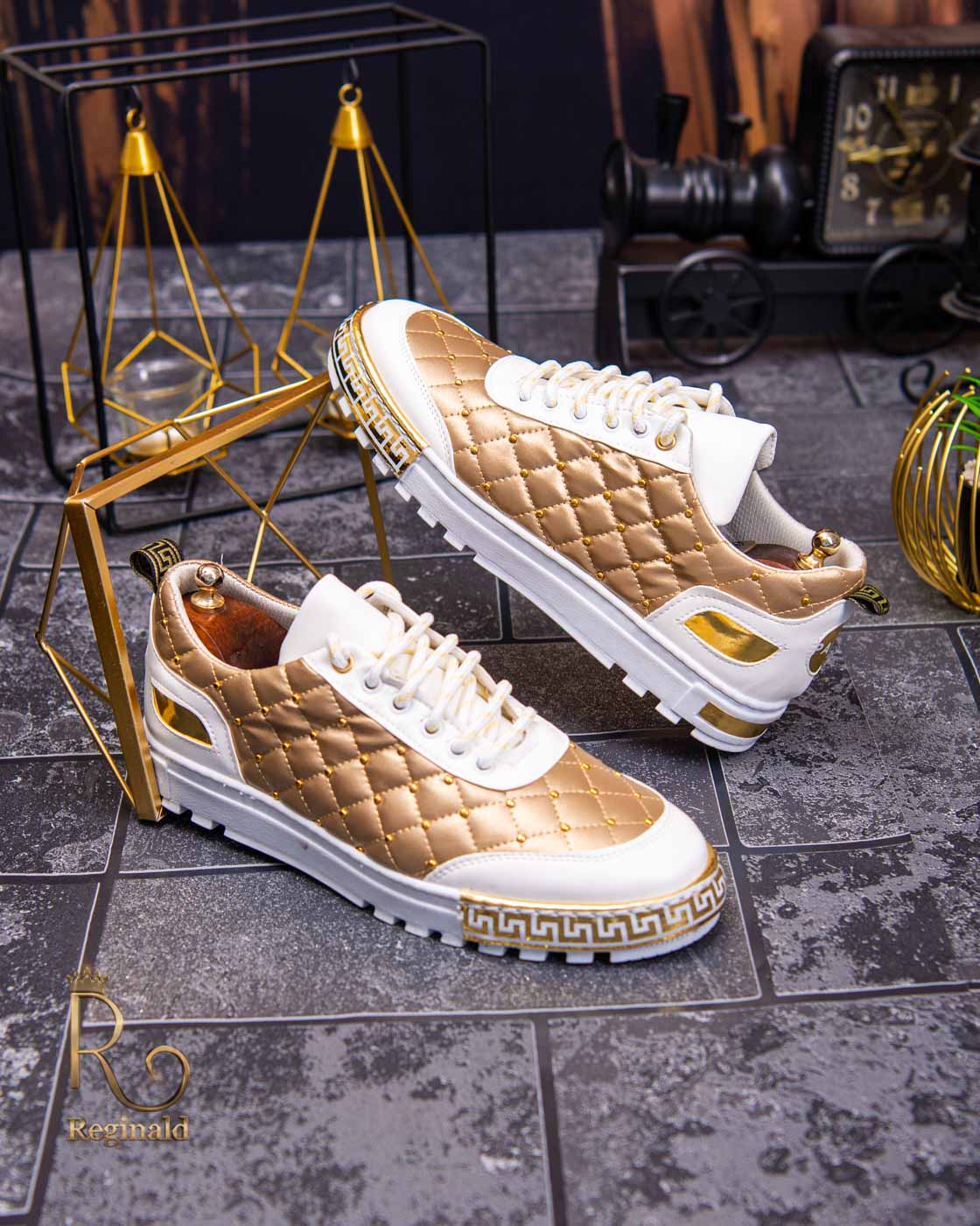 Adidași de bărbați, Albi cu ținte aurii – AD383