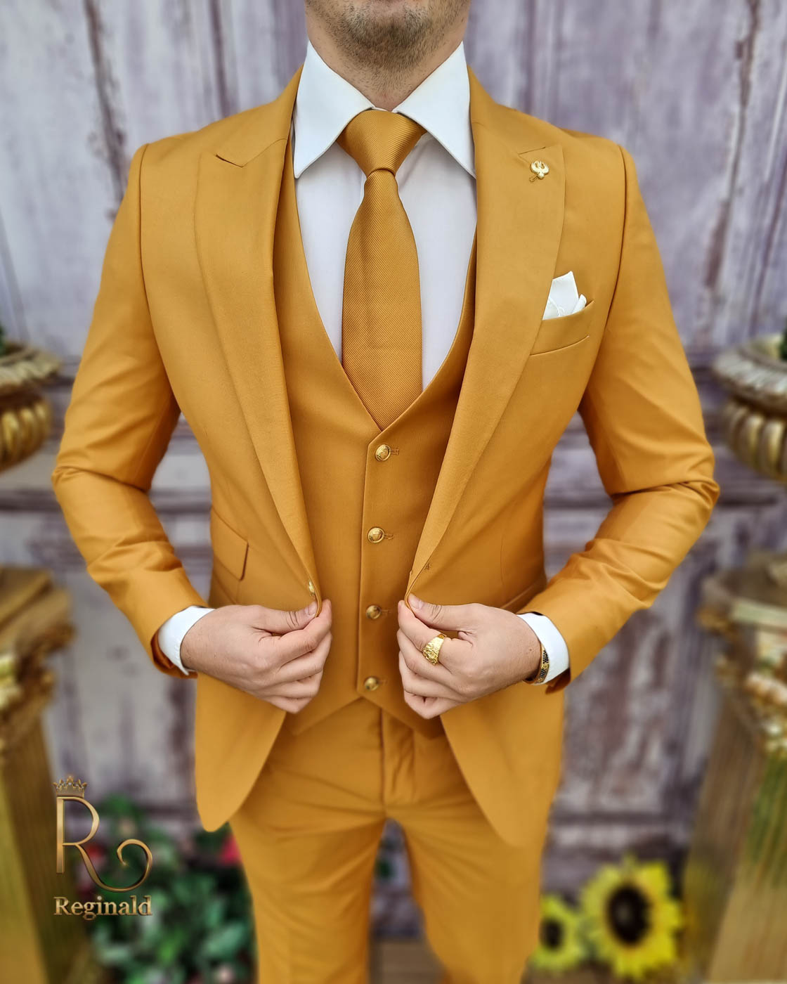 Costum de bărbați, galben mustar cu nasturi aurii, Sacou, Vesta si Pantalon - C3597