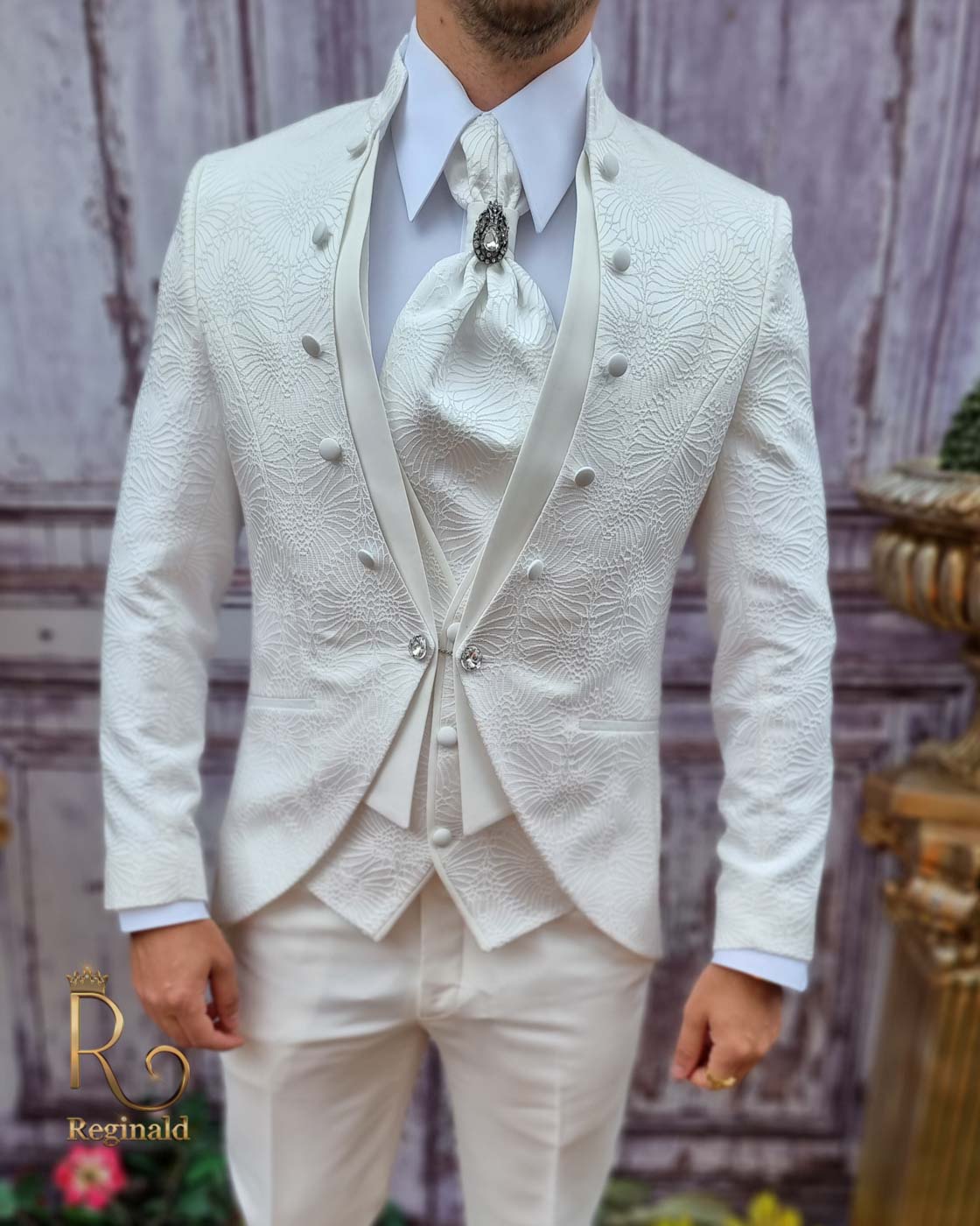 Costum alb de ceremonie, Slim Fit, Sacou, Vesta, Pantalon si Cravata - C3674
