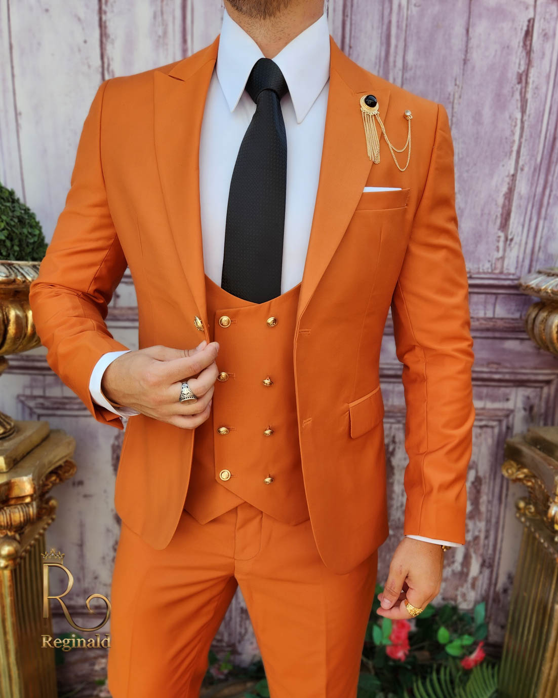 Costum portocaliu cu butoni aurii: Sacou, Vesta si Pantalon - C3871