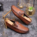 Mocassini casual da uomo, pelle coccodrillo marrone – AD439