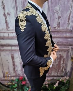 costum mirea nas cantaret cu pietre si model auriu cusut