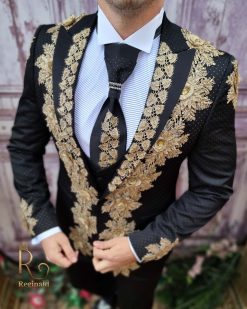 costum mirea nas cantaret cu pietre si model auriu cusut