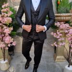 Traje negro de gala para novio o padrino, chaqueta, chaleco, pantalones y pajarita  - C4122