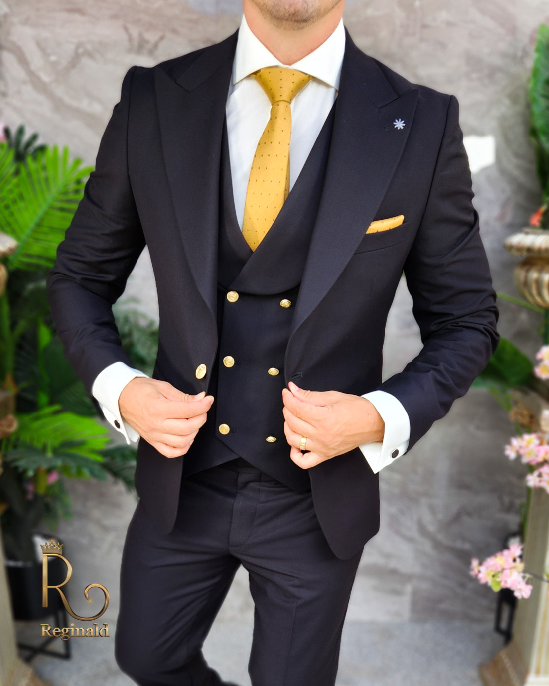 Costum de barbati negru cu butoni aurii: Sacou, Vesta si Pantalon - C4175