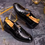 Pantofi Loafers din piele naturala lacuita cu tinte metalice aurii - P1033