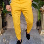 Pantalones amarillos para hombre, estilo casual, corte slim fit, cónicos con cadena – PN707