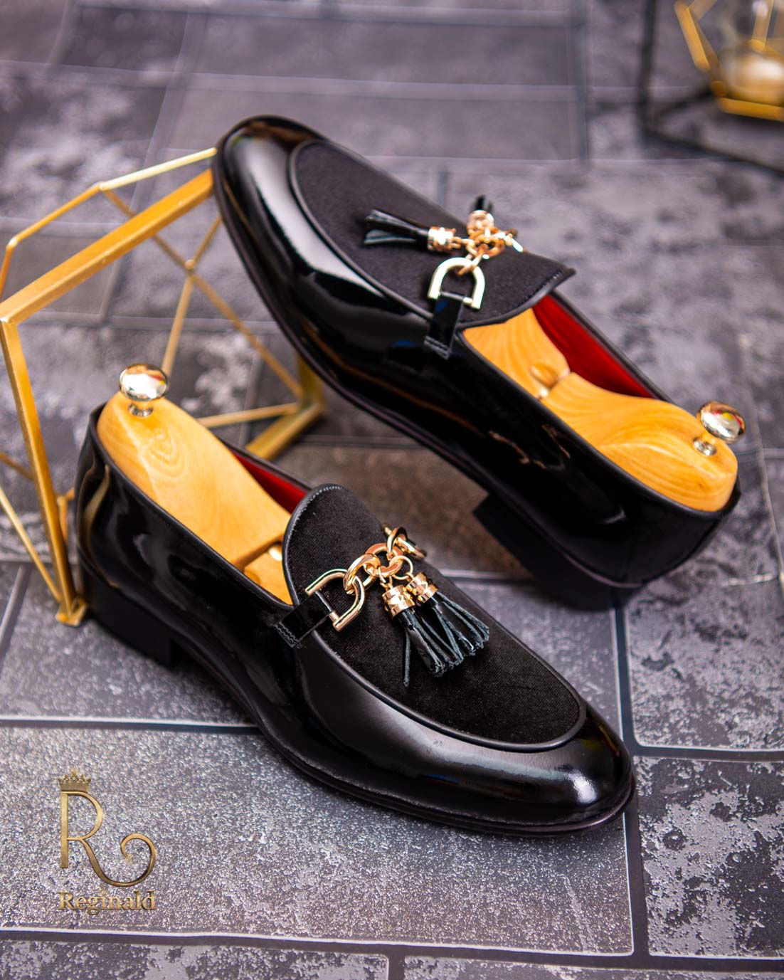 Pantofi Loafers barbatesti, piele naturala, negri, cu ciucuri - P1740