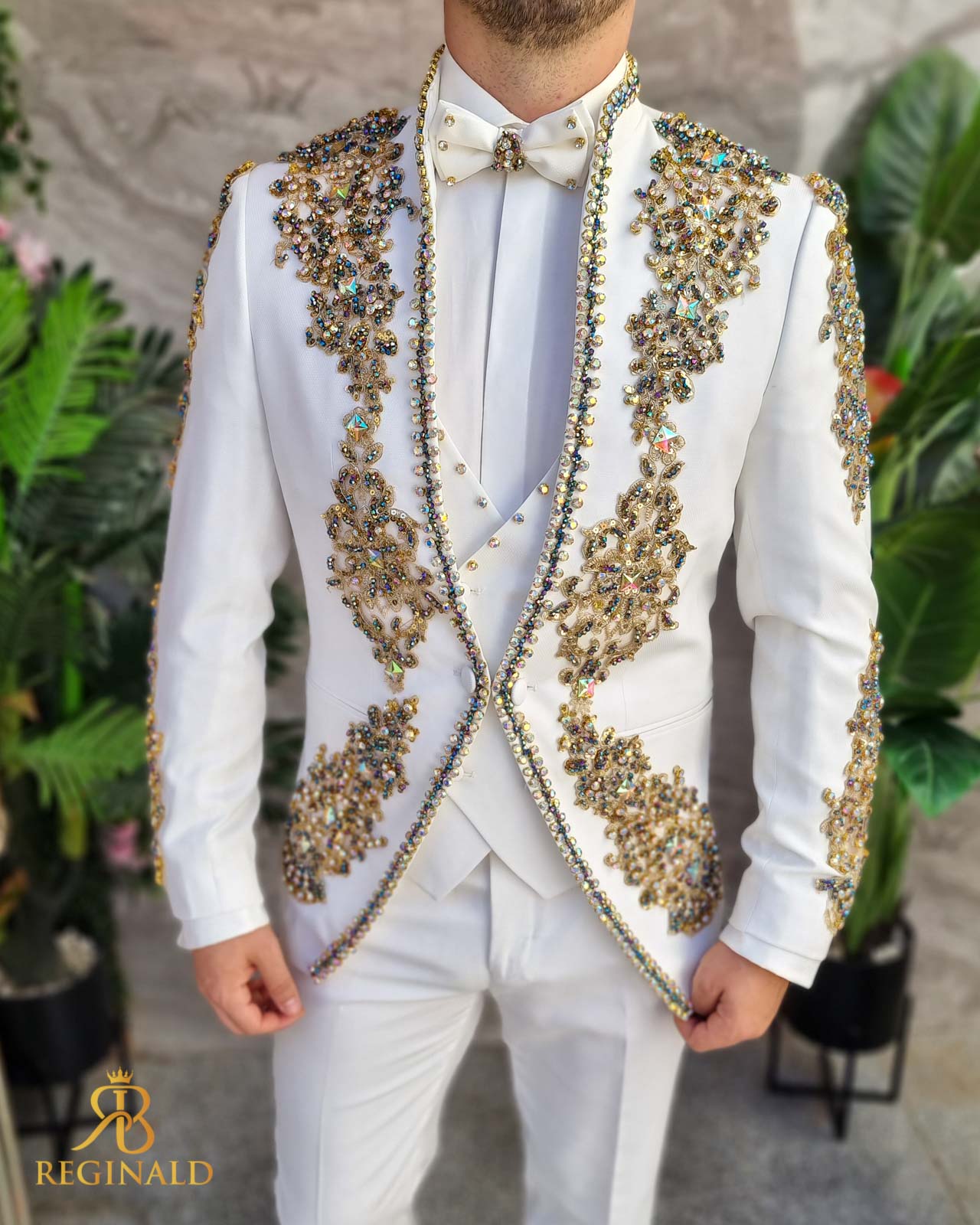 Costum ceremonie alb ivoire cu pietre stralucitoare: 4 piese - C4365 - imagine 4