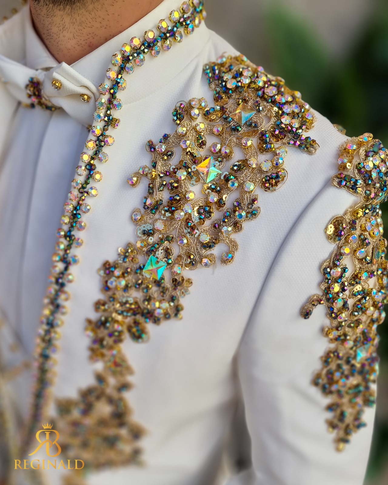 Costum ceremonie alb ivoire cu pietre stralucitoare: 4 piese - C4365 - imagine 3