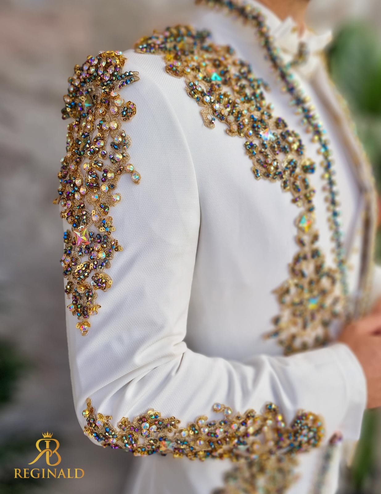 Costum ceremonie alb ivoire cu pietre stralucitoare: 4 piese - C4365 - imagine 7