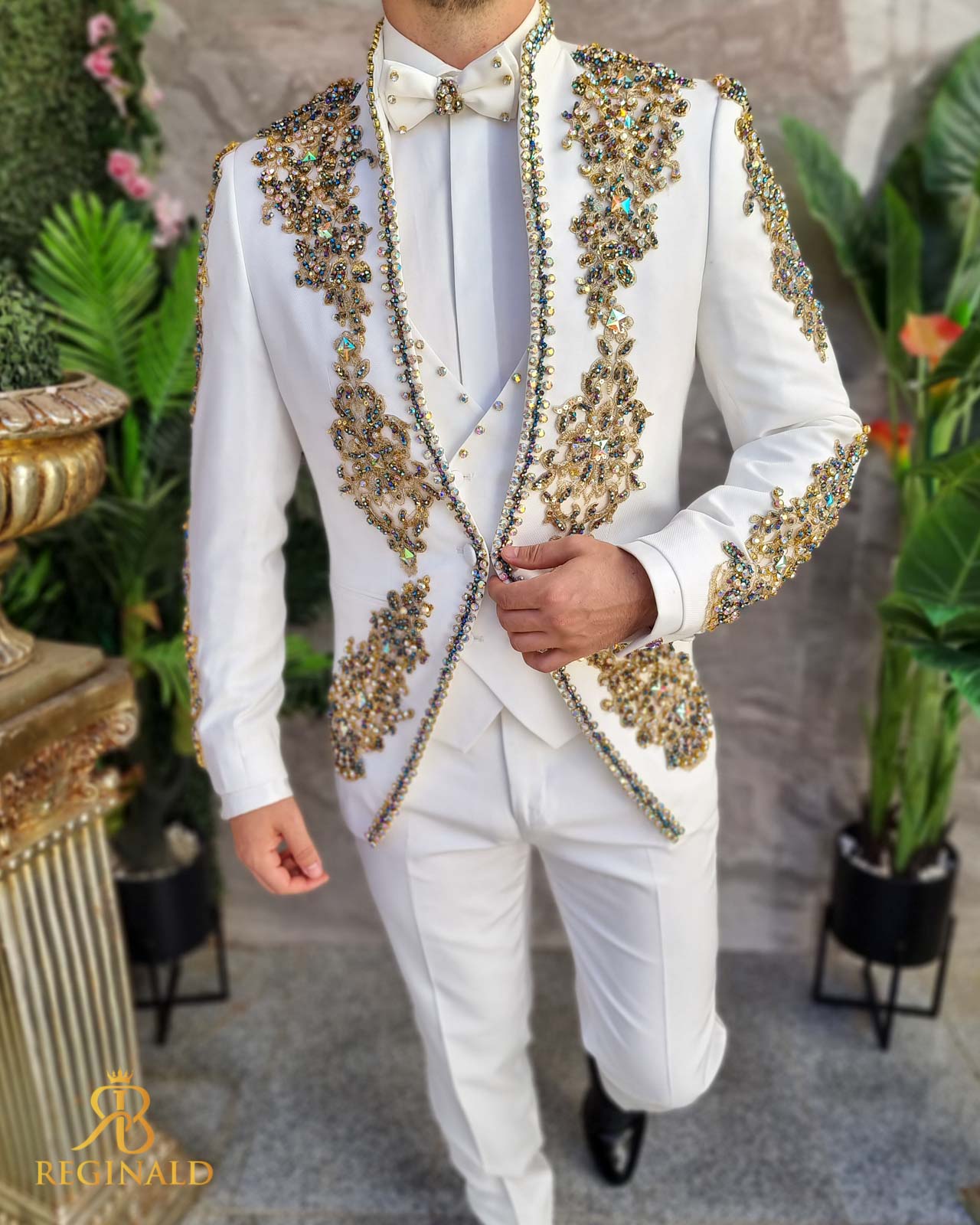 Costum ceremonie alb ivoire cu pietre stralucitoare: 4 piese - C4365 - imagine 6