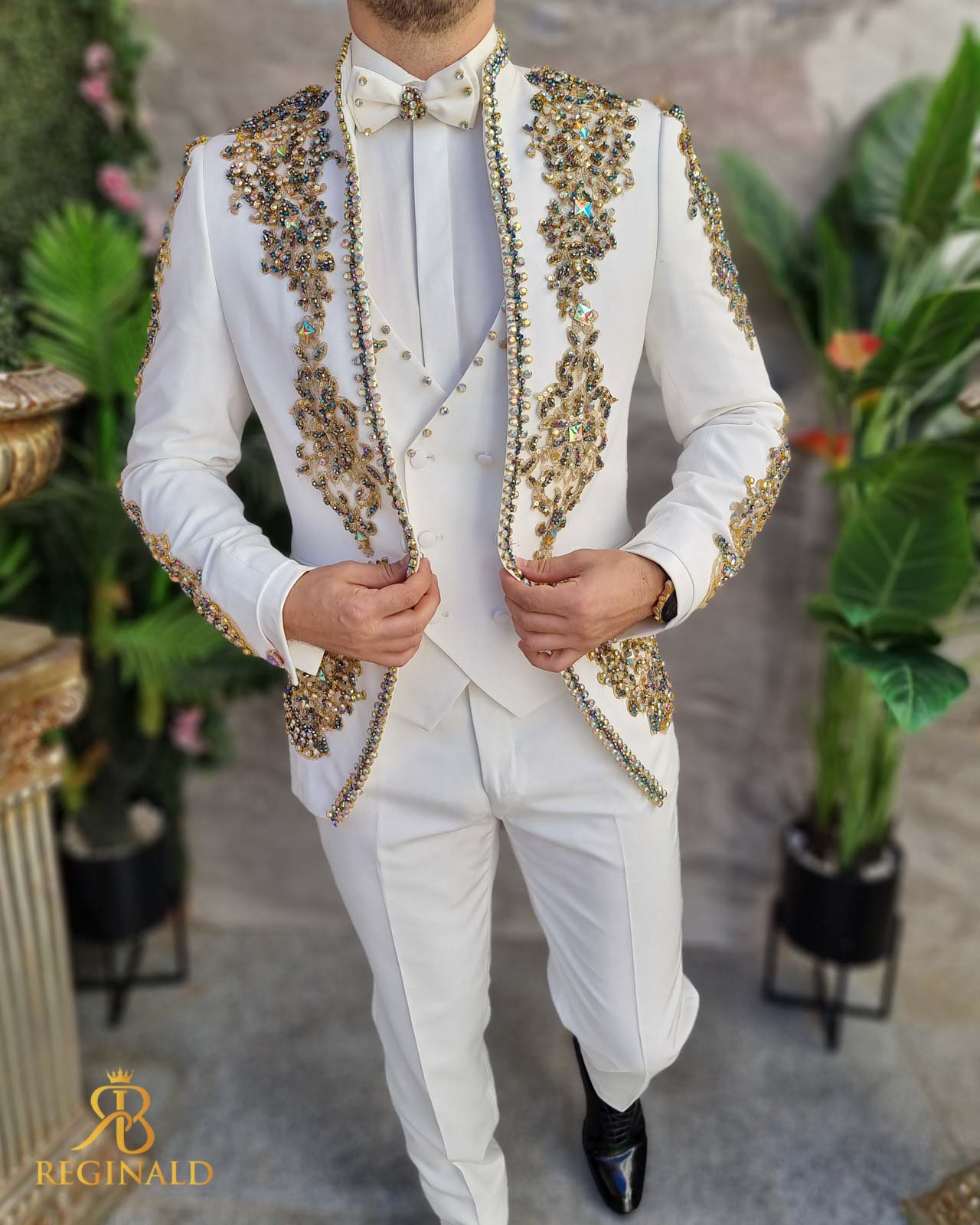 Costum ceremonie alb ivoire cu pietre stralucitoare: 4 piese - C4365 - imagine 5