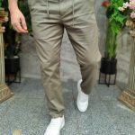 Pantalones informales verdes, con cordón, corte cónico y dobladillo vuelto - PN769