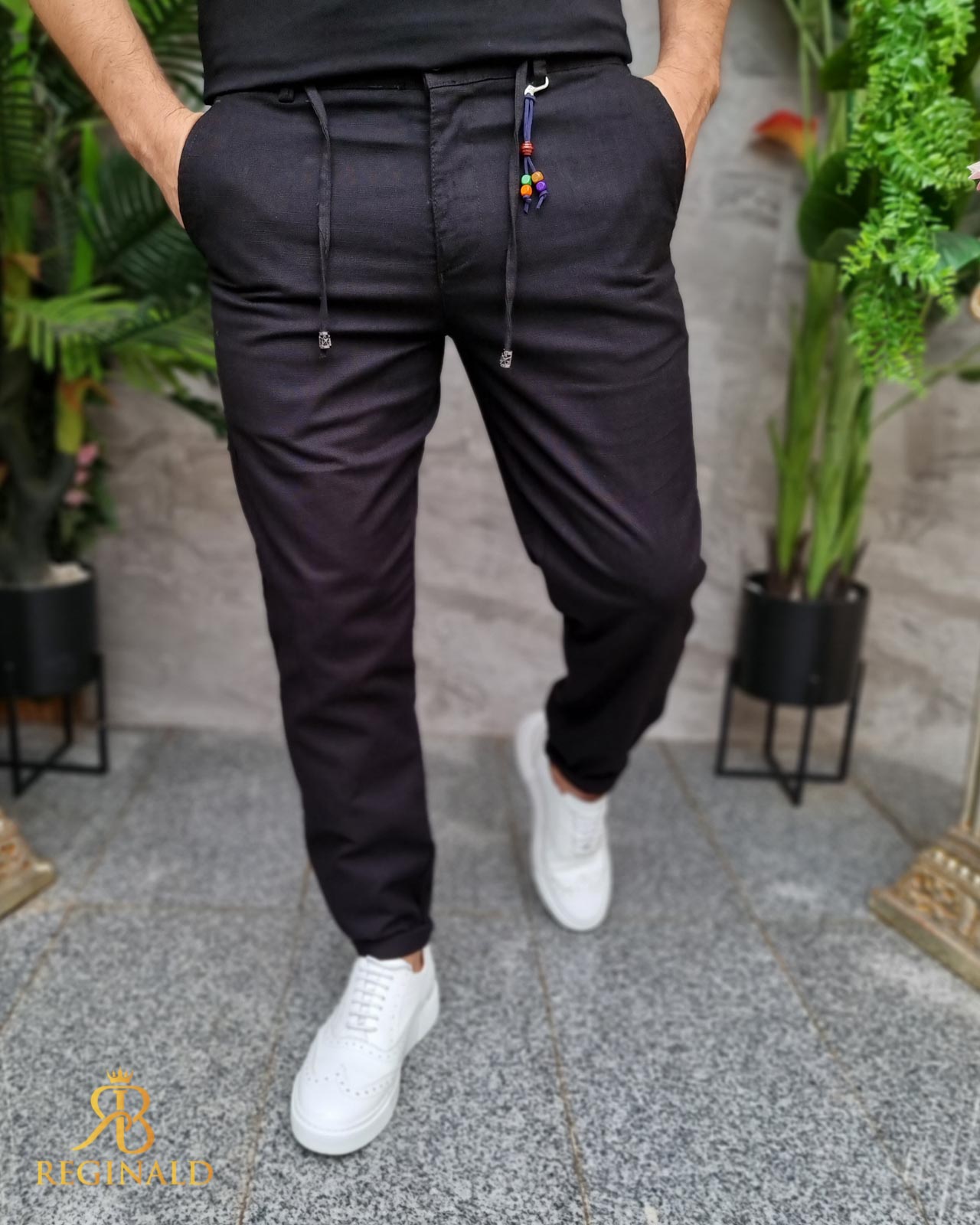 Pantaloni negri casual cu snur croiala conica tiv intors- PN768