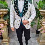 Elegante traje con piedras y pedrería, conjunto de 4 piezas para el NOVIO, la NOVIA y los ARTISTAS - C4609