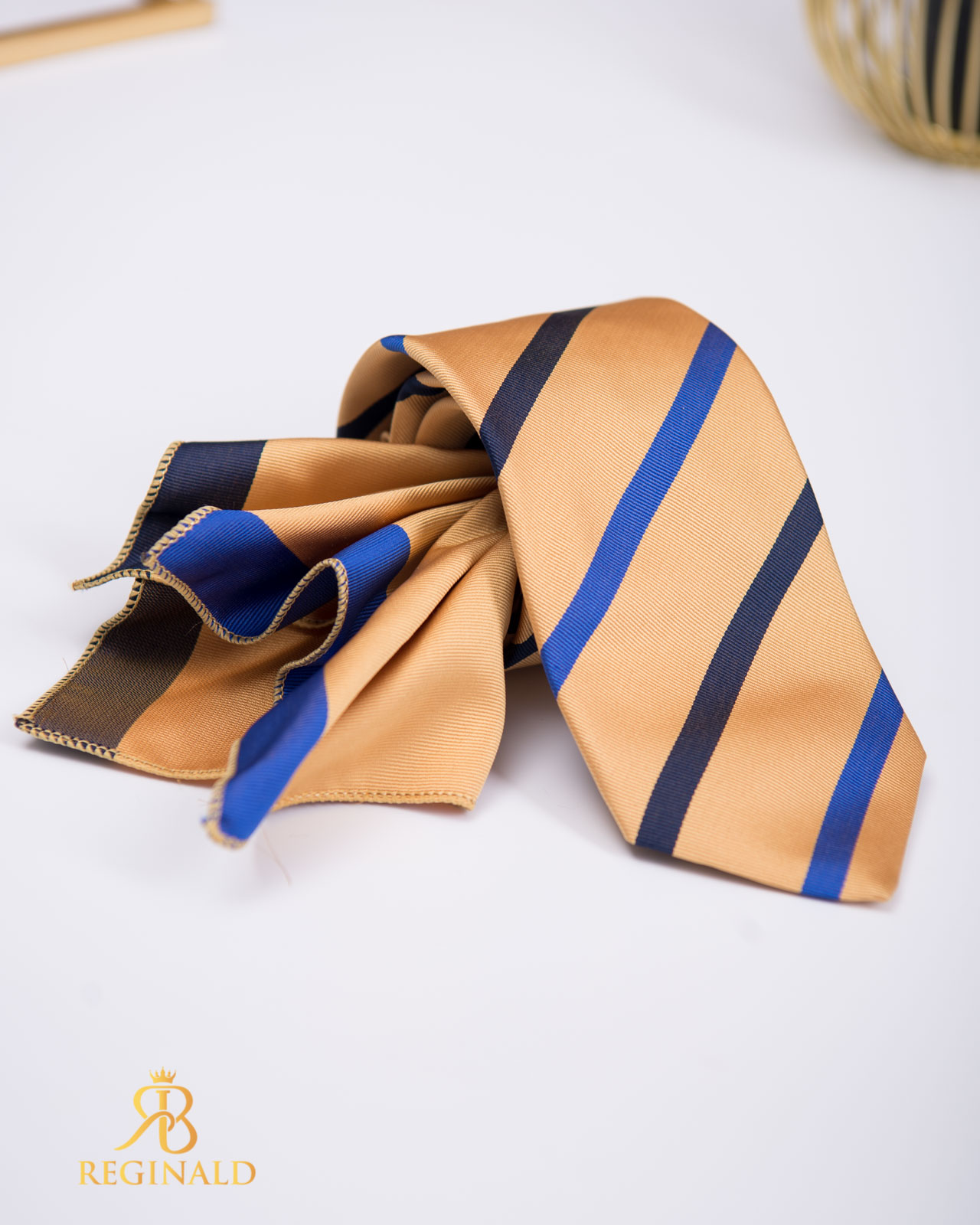 Set Cravata si batista auriu cu dungi - CV984