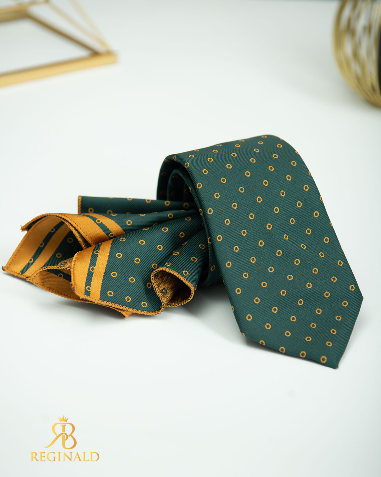 Set Cravata si batista verde cu model auriu - CV985