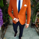 Conjunto de 6 prendas: chaqueta, pantalón, camisa, corbata, cinturón y pañuelo - TN108