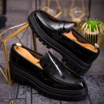 Mocasines informales de hombre, negros lacados, suela alta ultraligera – AD727