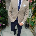 Conjunto de 6 prendas: chaqueta, pantalón, camisa, corbata, cinturón y pañuelo - TN177