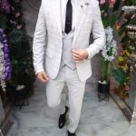 Abito da uomo, grigio chiaro a quadri: giacca, gilet e pantaloni - C5128