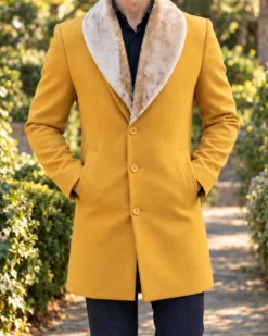 Cappotto giallo da uomo, lungo, con collo in pelliccia - PT480