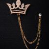 Lanț metalic pentru sacou,Coroana cu pietre albe, Auriu- LT530