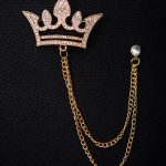 Cadena metálica para chaqueta, corona con piedras blancas, dorada - LT530