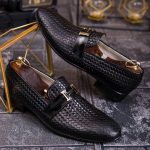 Zapatos mocasines negros de piel natural, con textura de cocodrilo - P1862