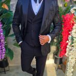 Traje de gala para hombre. Conjunto: chaqueta, chaleco, pantalón y pajarita - C5279